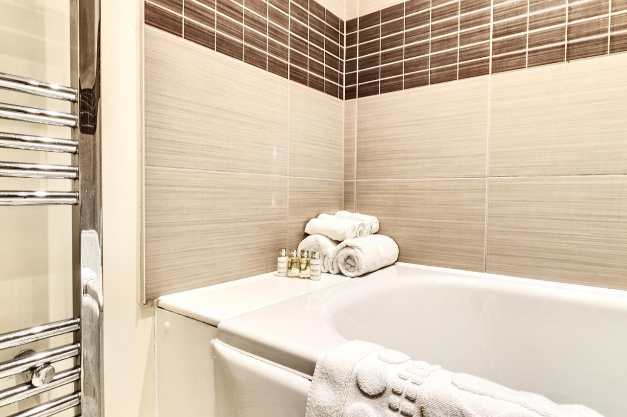 Sapphire Serviced Apartment Челмсфорд Экстерьер фото