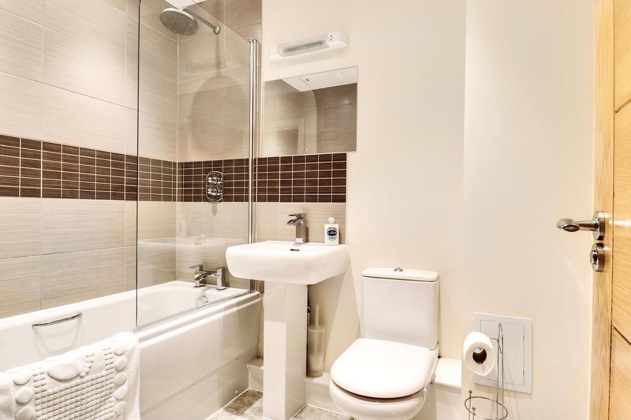 Sapphire Serviced Apartment Челмсфорд Экстерьер фото